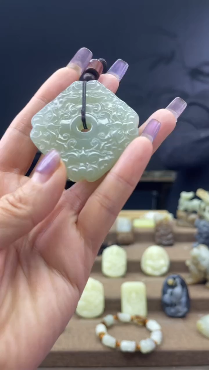 颈饰未镶嵌和田玉1