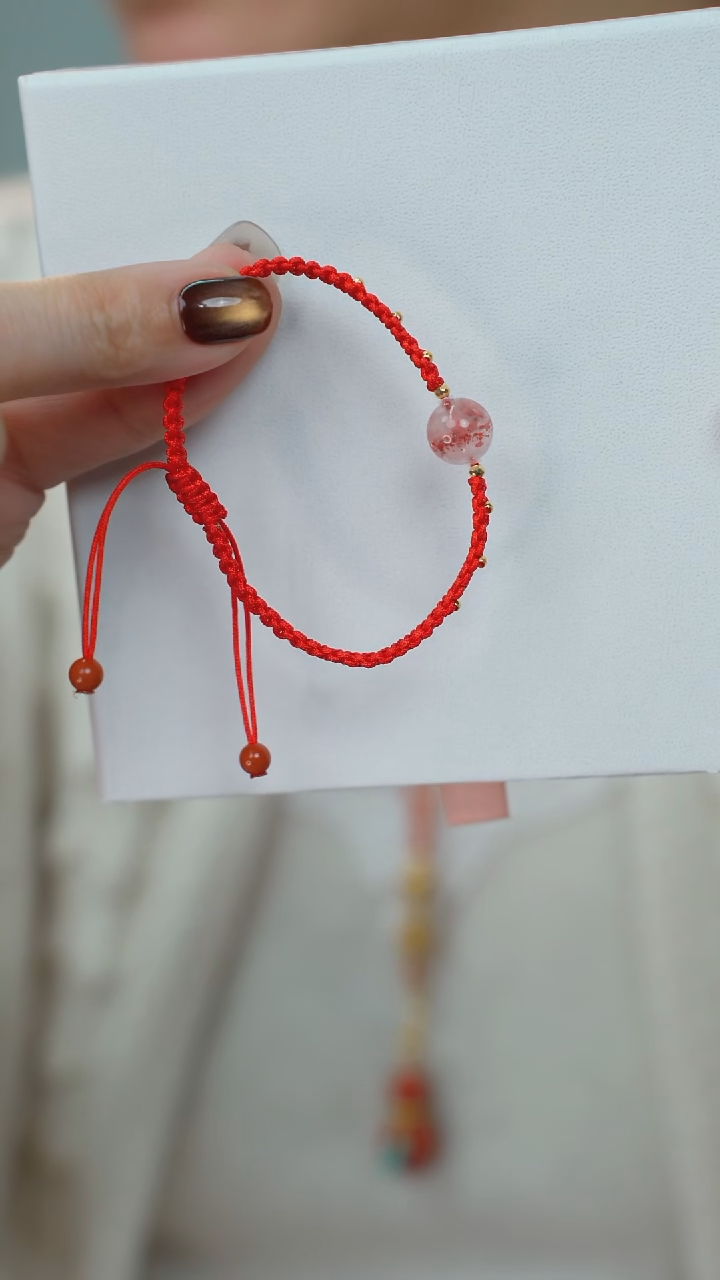 18K金镶嵌手链水晶心如珠宝 18K草莓红绳