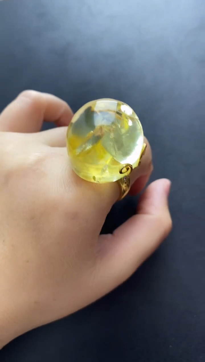 裸石琥珀未镶嵌戒指