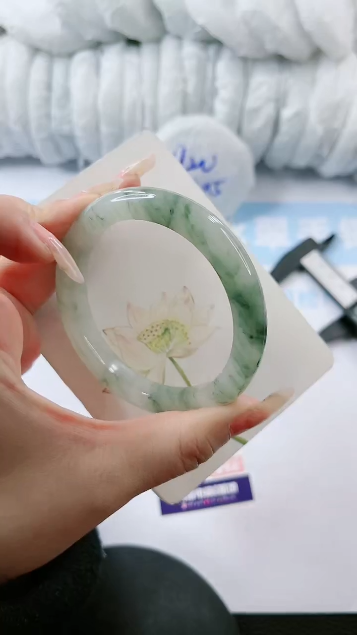 【闪购商品】石英质玉手镯未镶嵌多样性发货L562