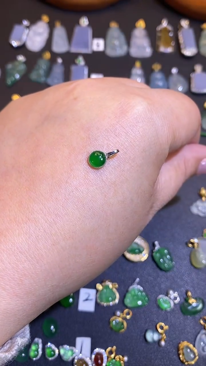 【闪购商品】翡翠吊坠(不含链)18K金镶嵌1