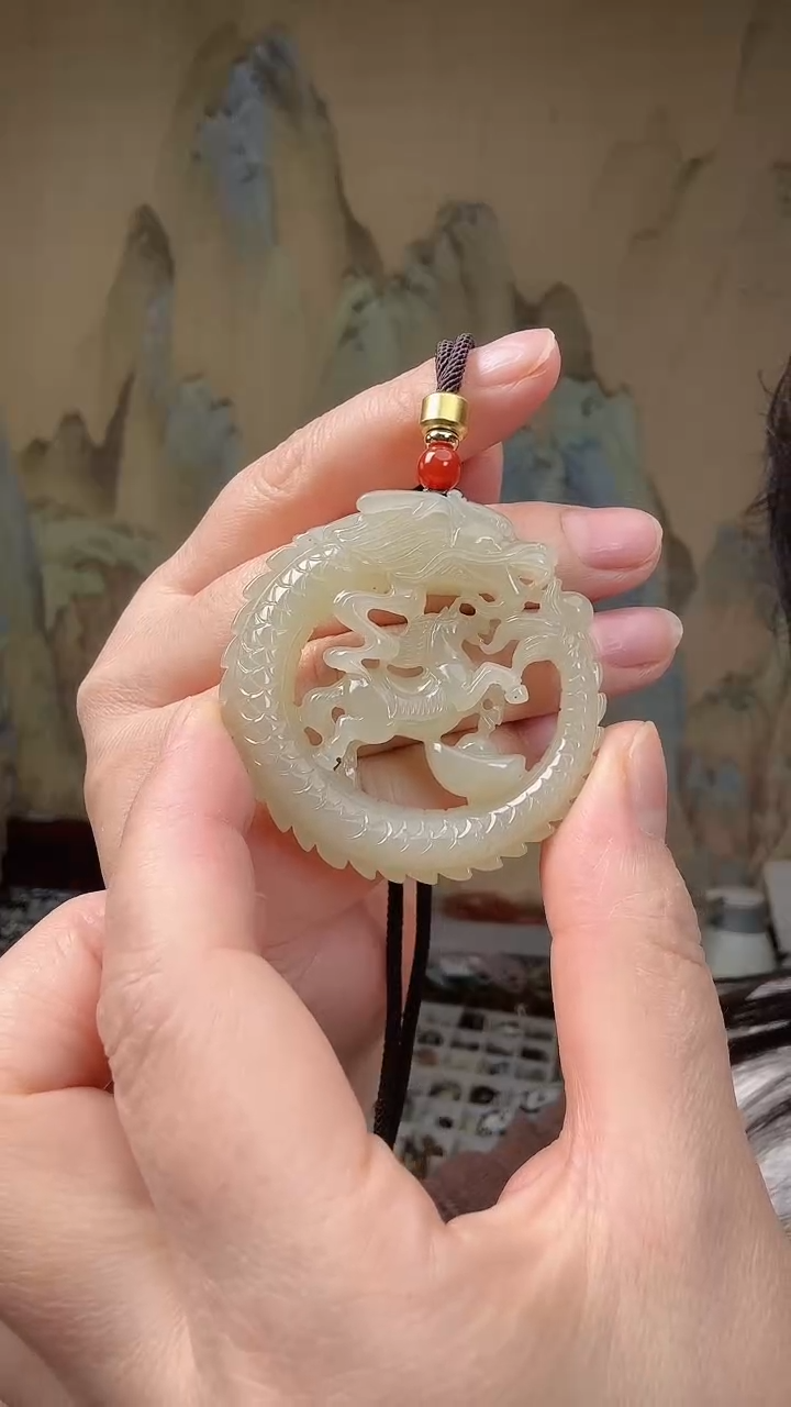 颈饰未镶嵌和田玉.
