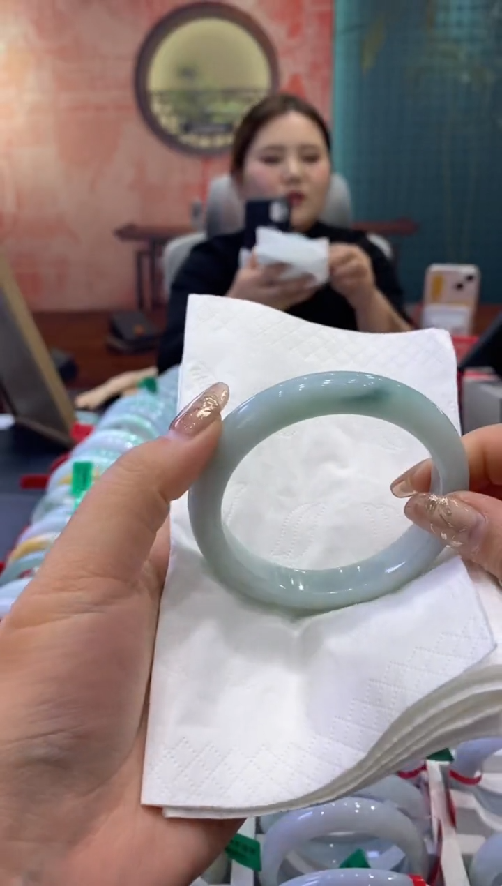 【闪购商品】翡翠手镯未镶嵌多人004161