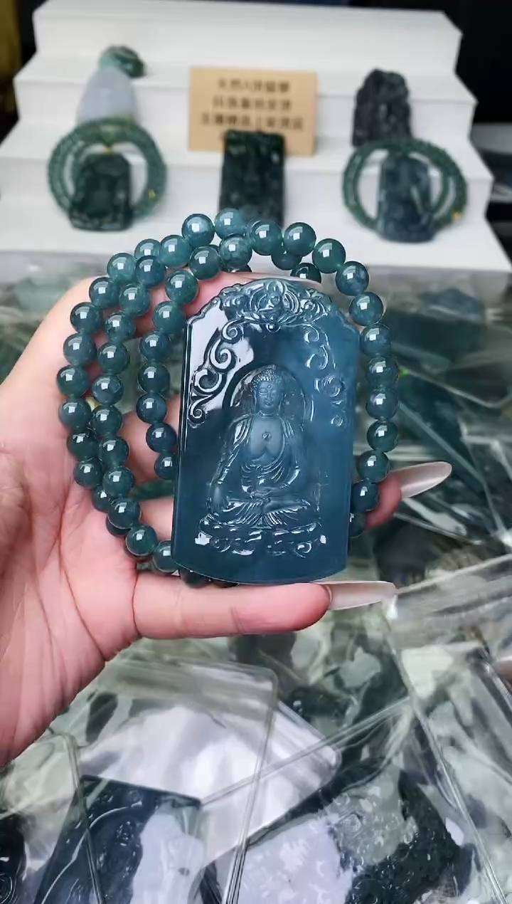 颈饰未镶嵌翡翠 