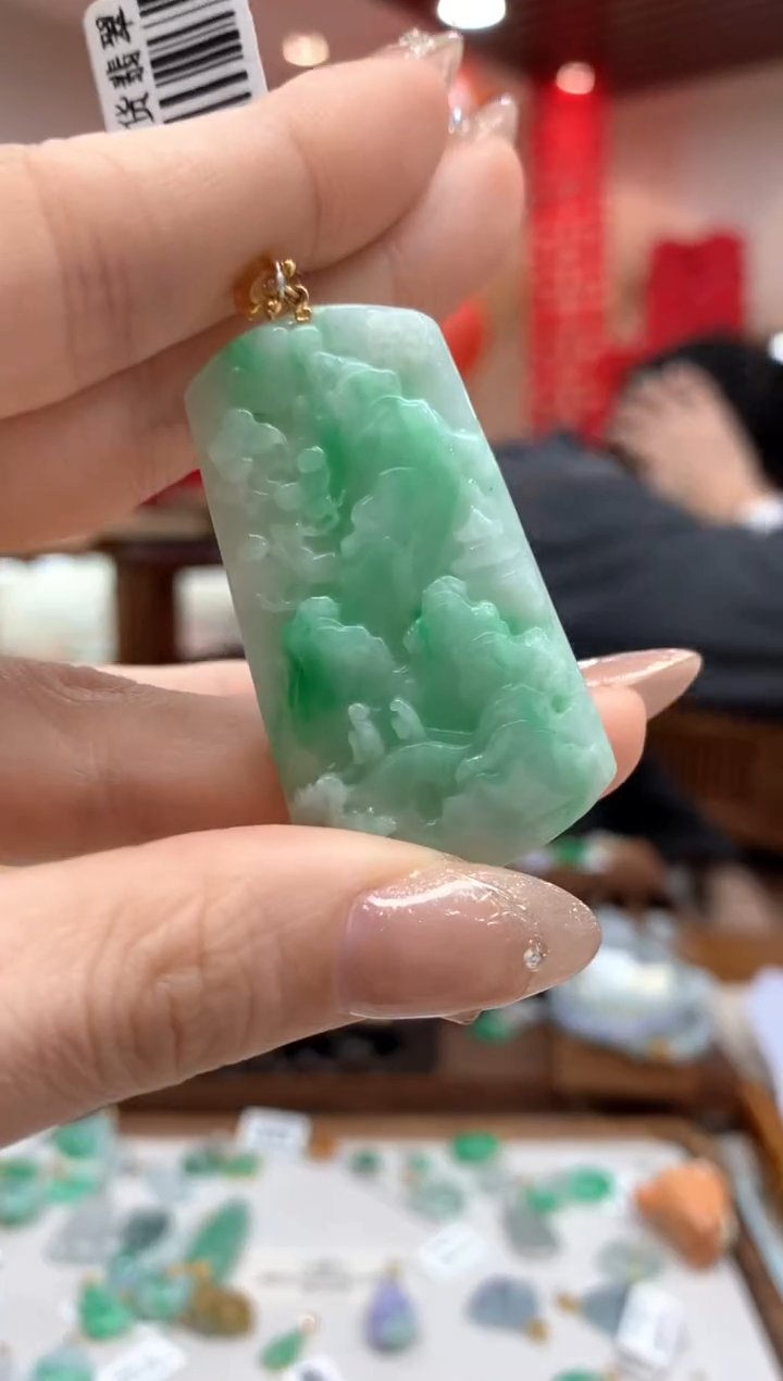 【闪购商品】翡翠吊坠(不含链)18K金镶嵌山水牌