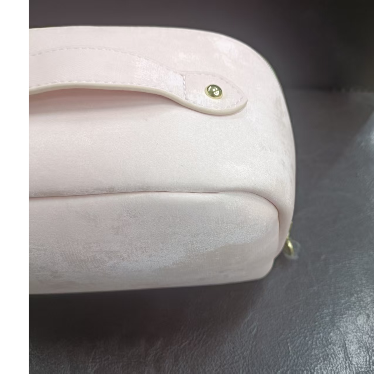 小C小P~粉色绒绒拉链包包