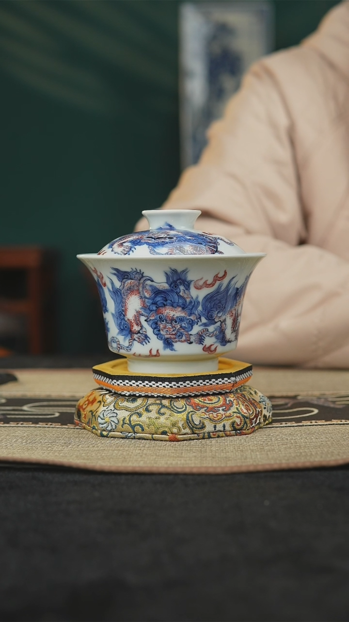 【闪购商品】青花原矿釉里红狮子盖碗