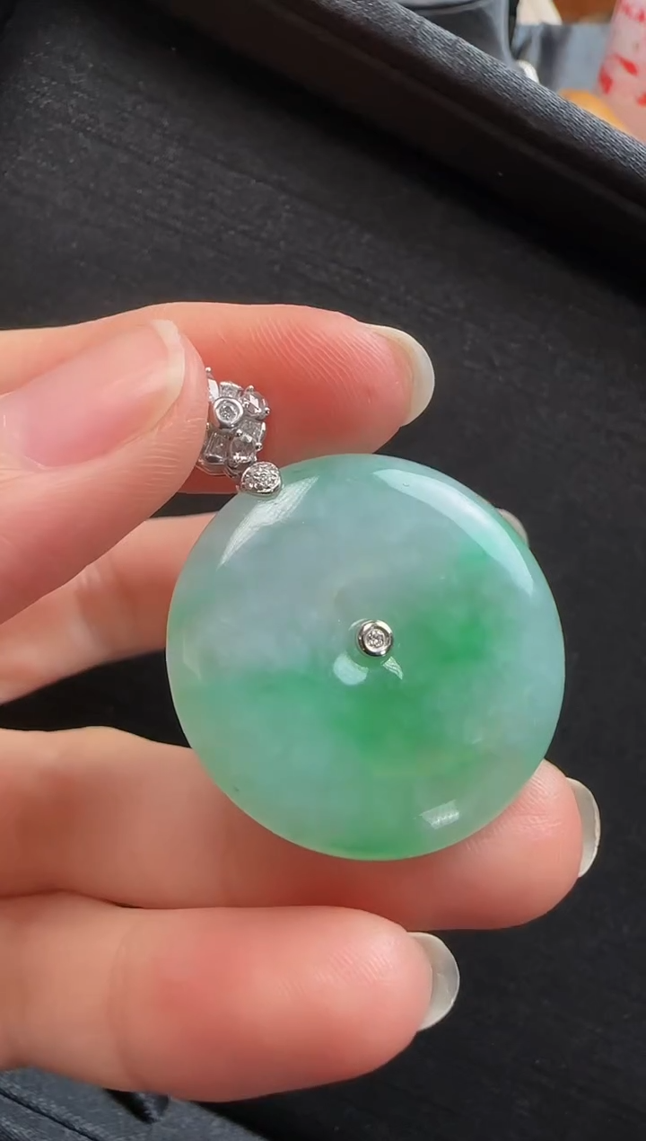 【闪购商品】翡翠颈饰18K金镶嵌417平安扣一个