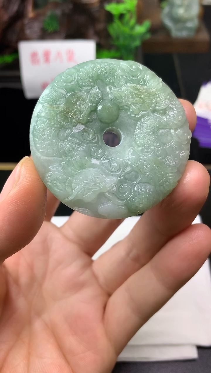 颈饰未镶嵌翡翠戈*九龙