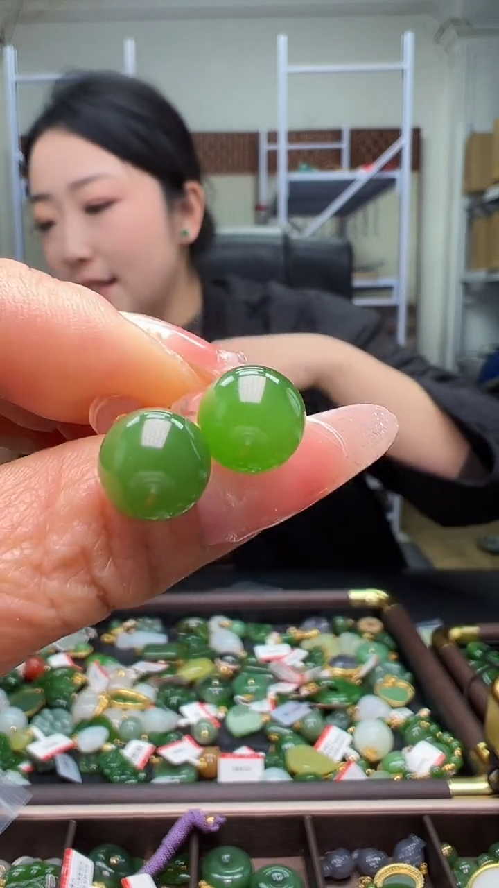 颈饰18K金镶嵌和田玉（多样性发货.发其一)12.24.26