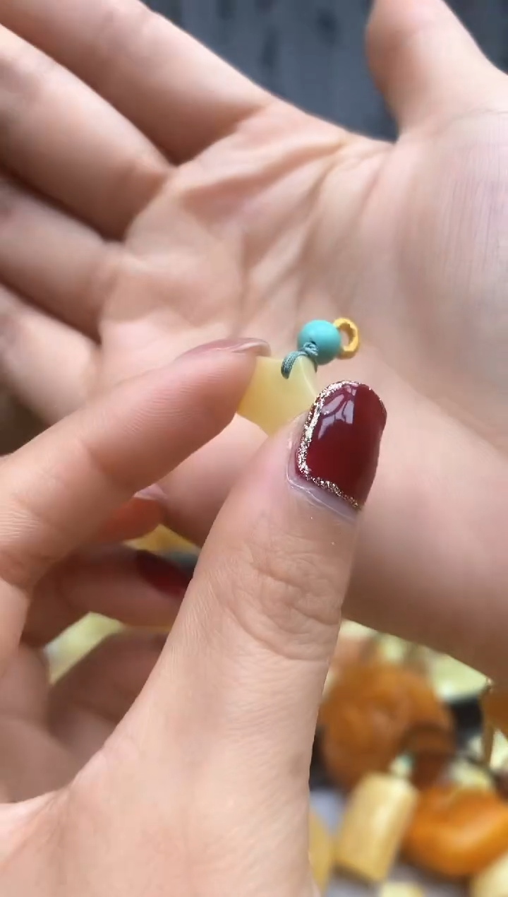 【闪购商品】琥珀裸石未镶嵌挂坠