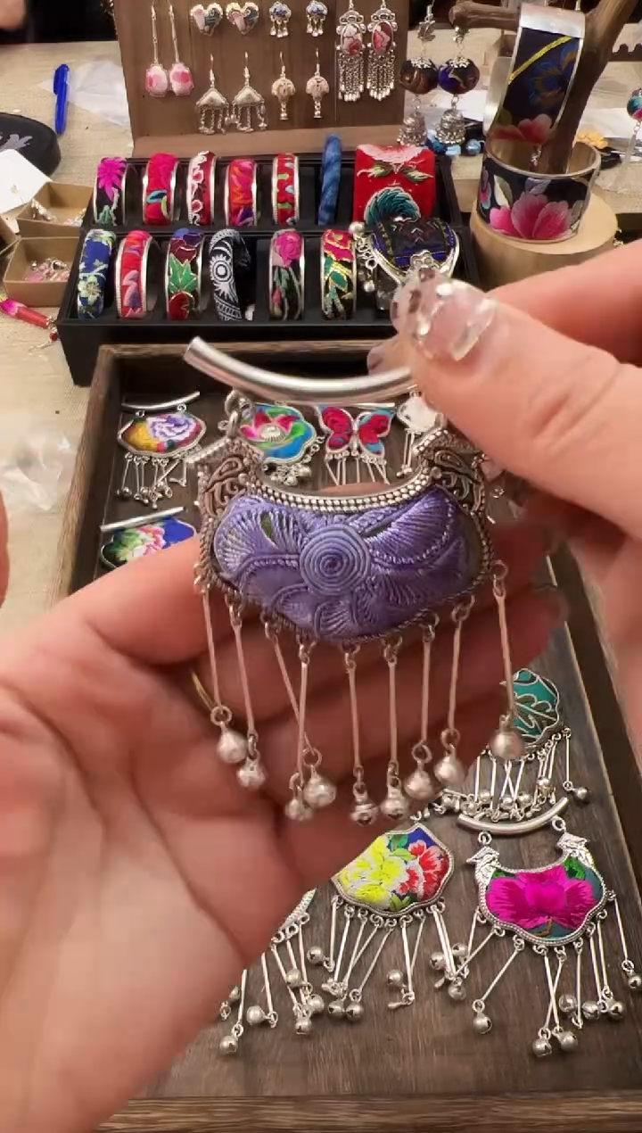 【闪购商品】织绣民族风老绣饰品400