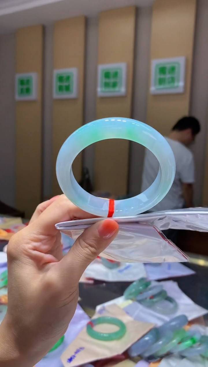 翡翠手镯未镶嵌-Q95 圈口56.3