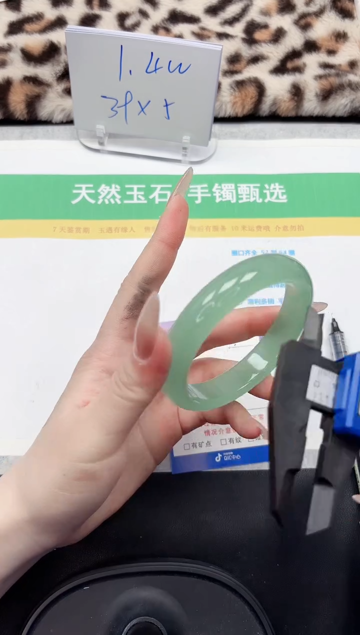 【闪购商品】石英质玉手镯未镶嵌160-62