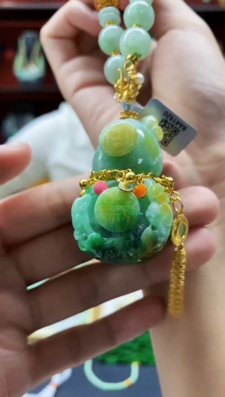 颈饰未镶嵌翡翠吊坠