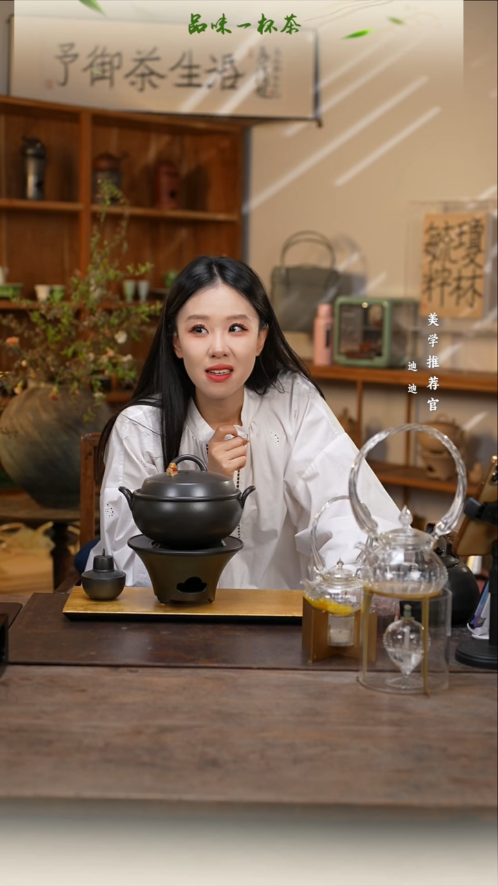 一套黑色小房子砂锅         