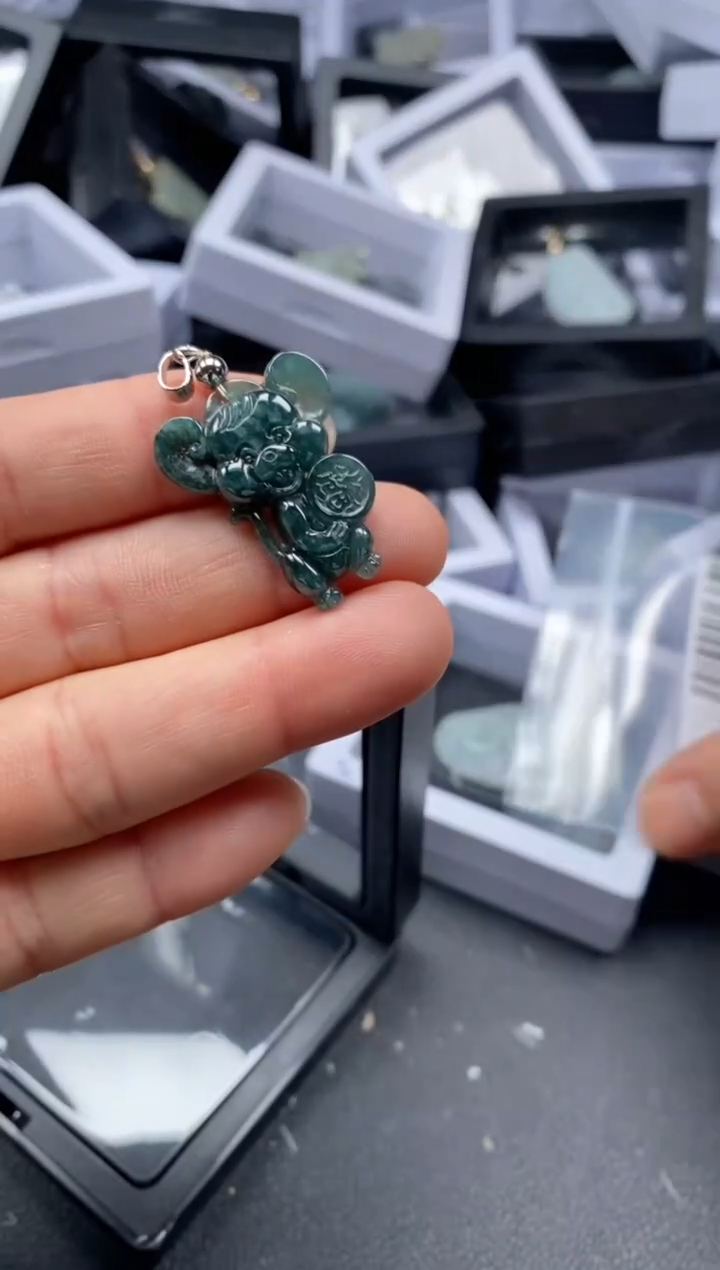 翡翠未镶嵌吊坠(不含链)1925