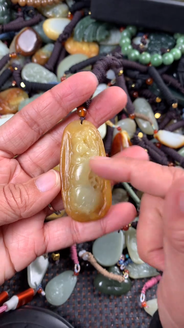 【闪购商品】和田玉颈饰未镶嵌多样性发货没有证书拍一发一有瑕