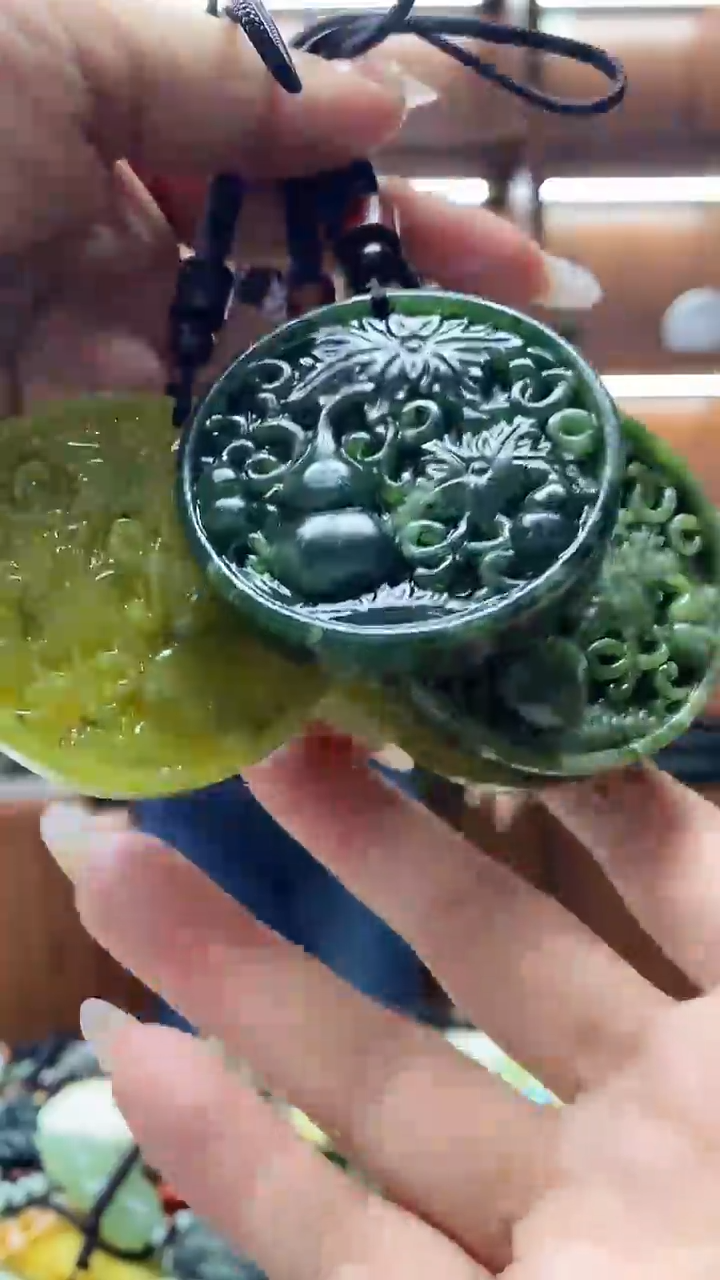 未镶嵌岫玉挂件多样性发货发其中一件