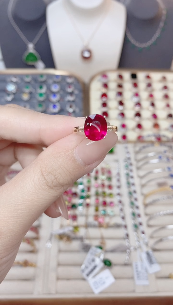 18K金镶嵌碧玺戒指碧玺2.85CT