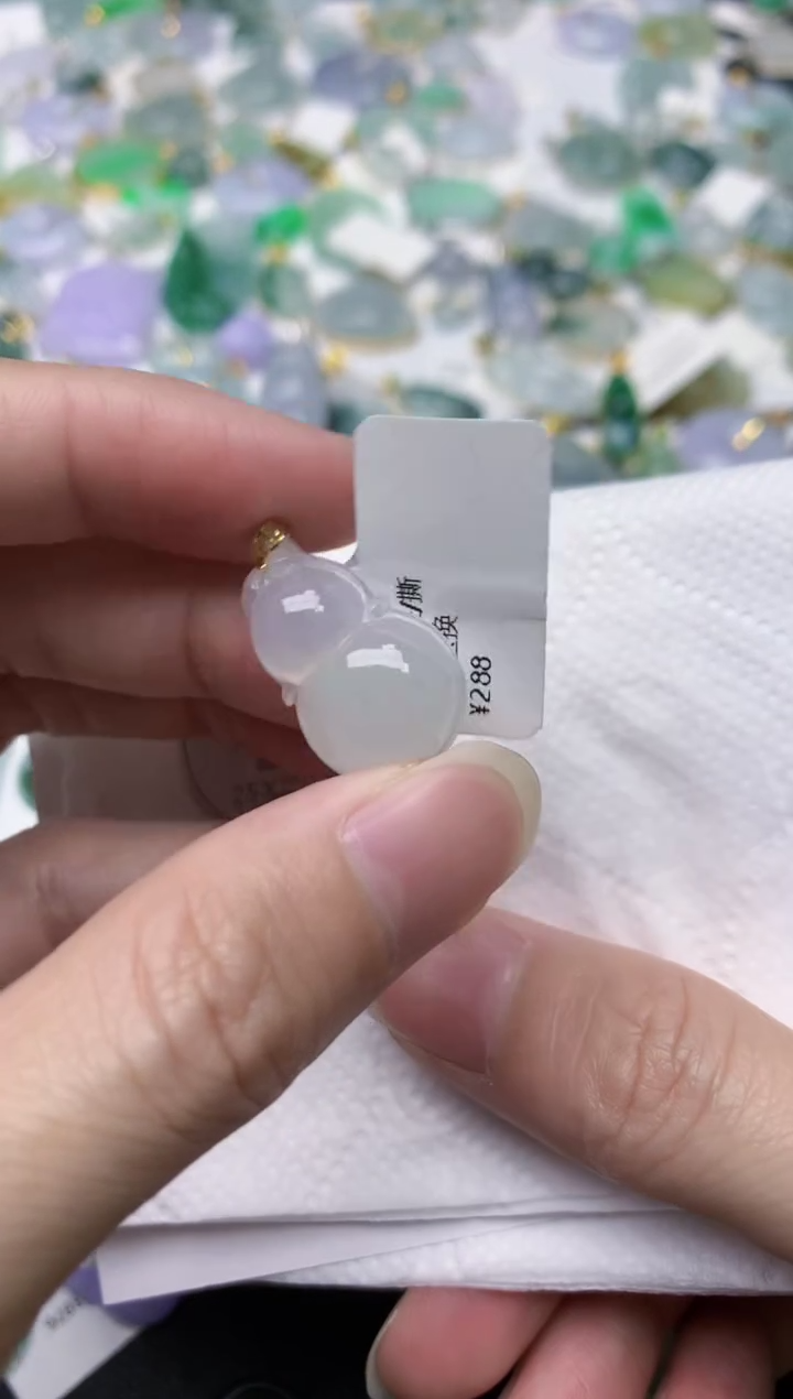 颈饰18K金镶嵌翡翠天然翡翠A货