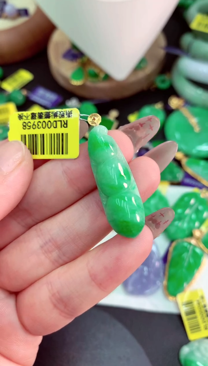 翡翠18K金镶嵌颈饰挂件