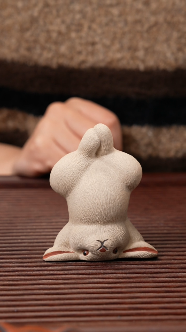 【闪购商品】紫砂茶宠倒立兔，