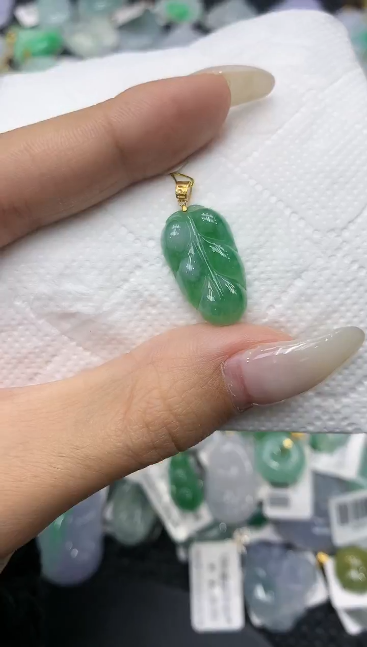 颈饰18K金镶嵌翡翠11111111111
