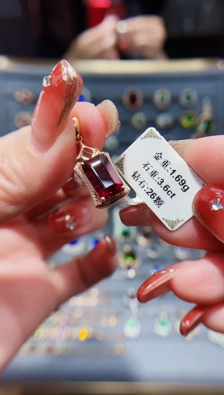 【闪购商品】碧玺颈饰18K金镶嵌3.6..