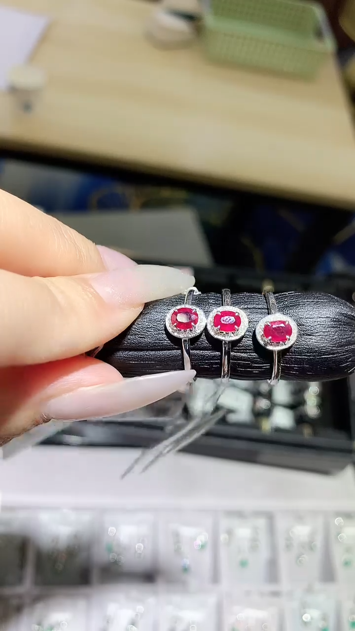 【闪购商品】红宝石戒指18K金镶嵌红宝石戒指多样性发一