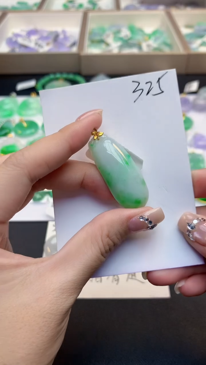 颈饰18K金镶嵌翡翠天然缅甸a货翡翠