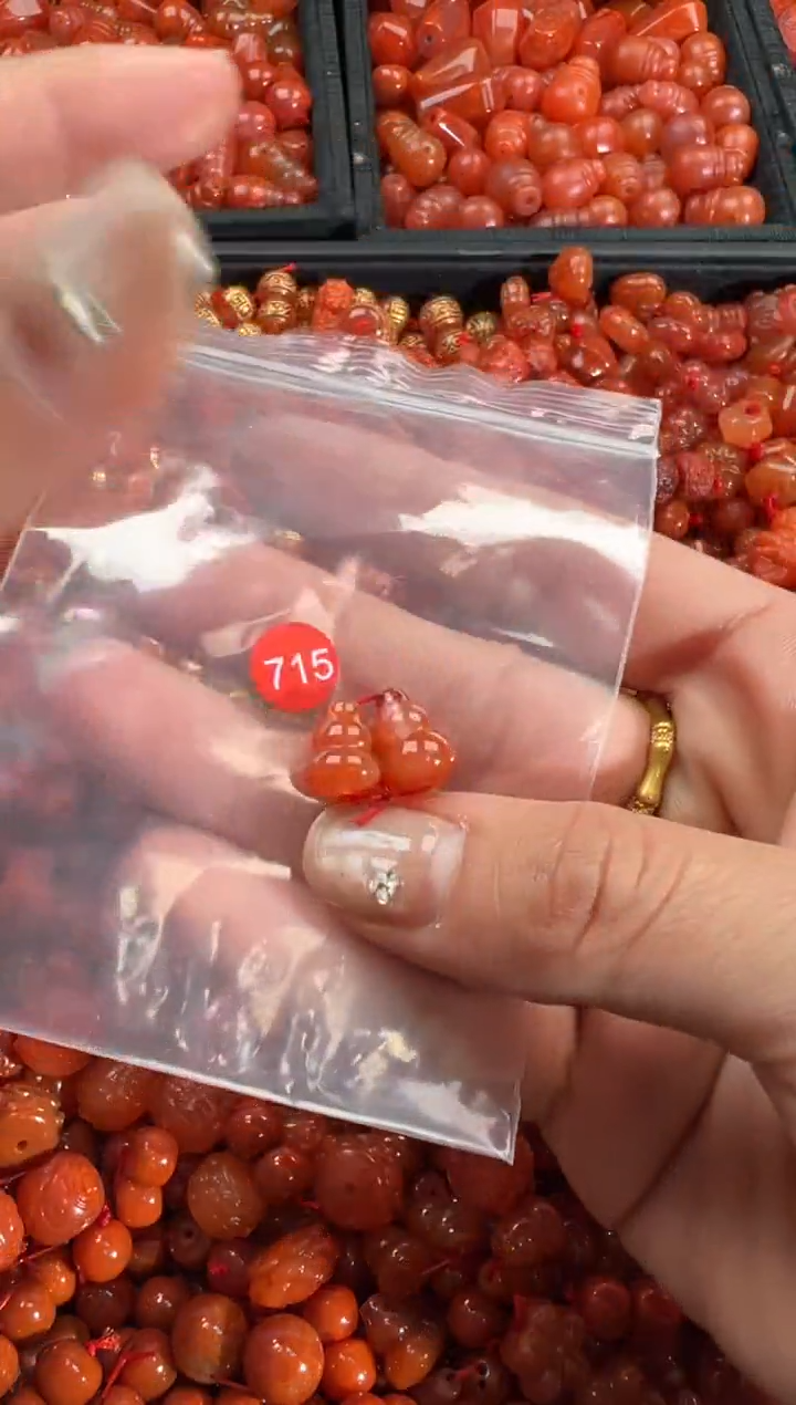 【闪购商品】南红玛瑙颈饰未镶嵌1