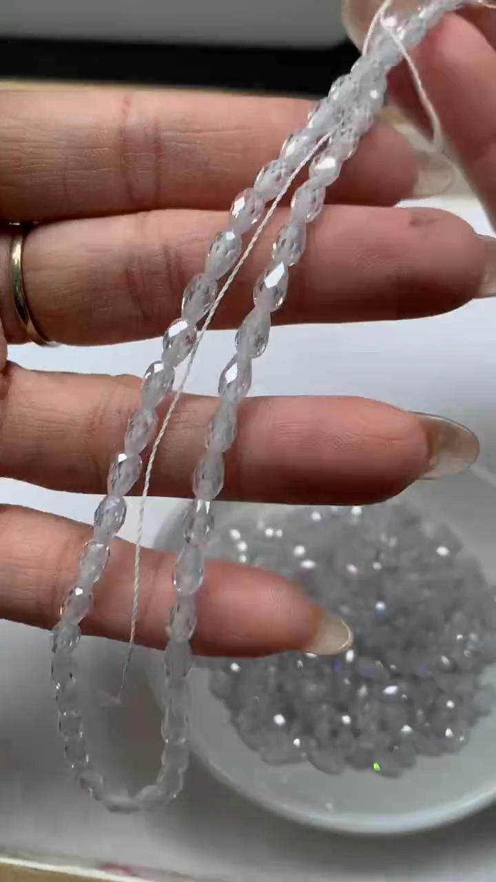 未镶嵌天然锆石散珠B2095 白锆石水滴 4*6mm 10个8.8元