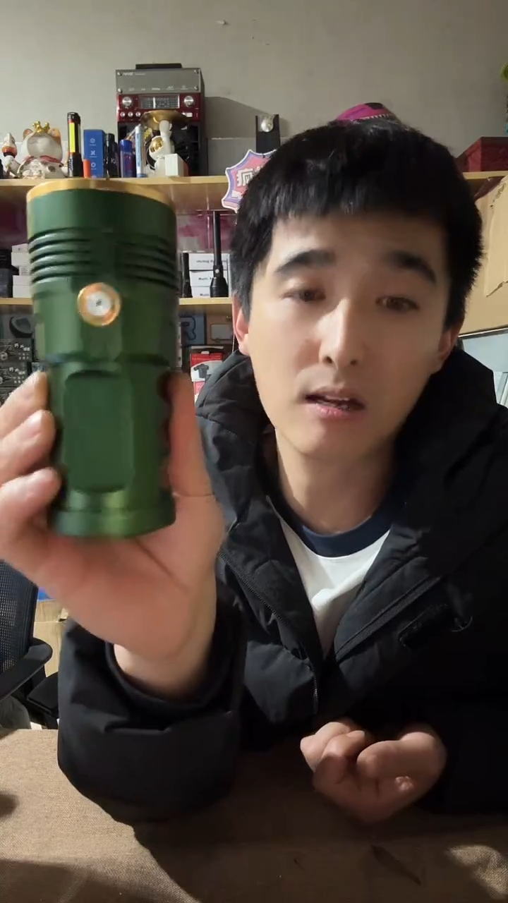 合金绿色手电带四节18650