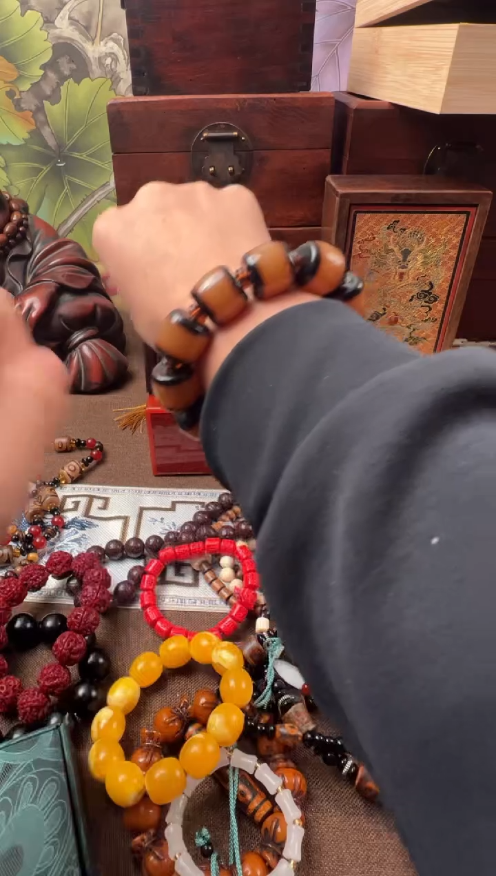 蜜蜡颈饰未镶嵌..................