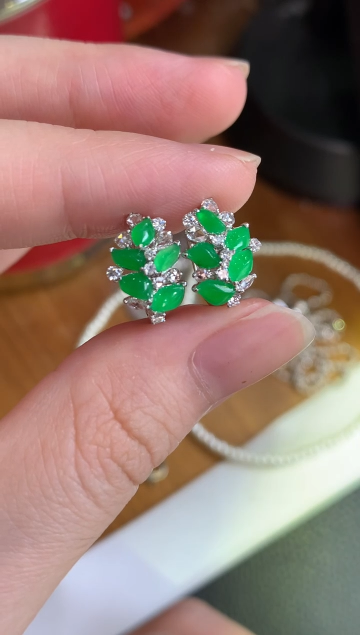 翡翠18K金镶嵌耳饰绿随形耳包