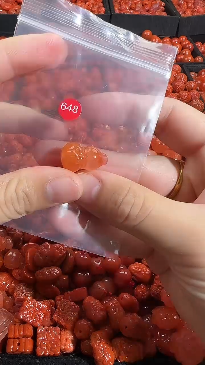 颈饰未镶嵌南红玛瑙1