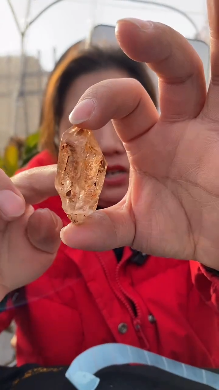 【闪购商品】水晶原石未镶嵌红泥骸骨DD761