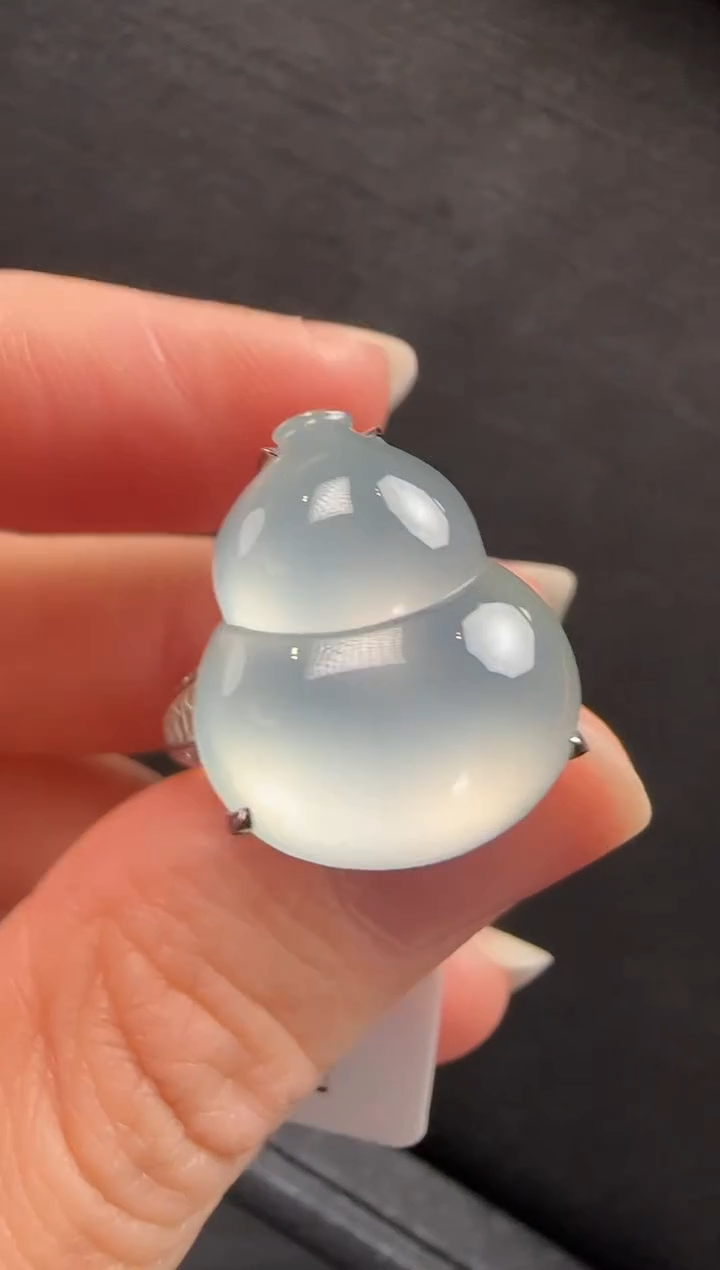 18K金镶嵌戒指翡翠430葫芦一枚