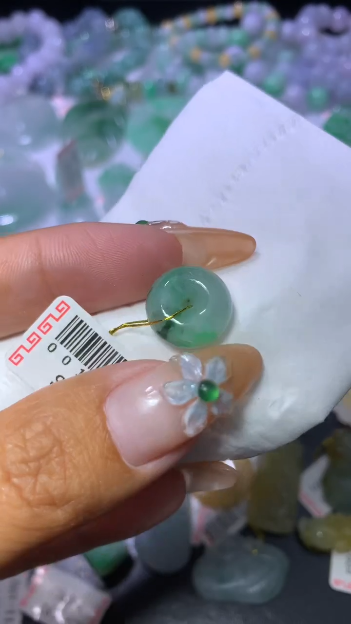 翡翠未镶嵌颈饰MXX008537