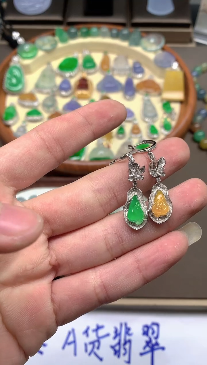 【闪购商品】翡翠颈饰18K金镶嵌耳包