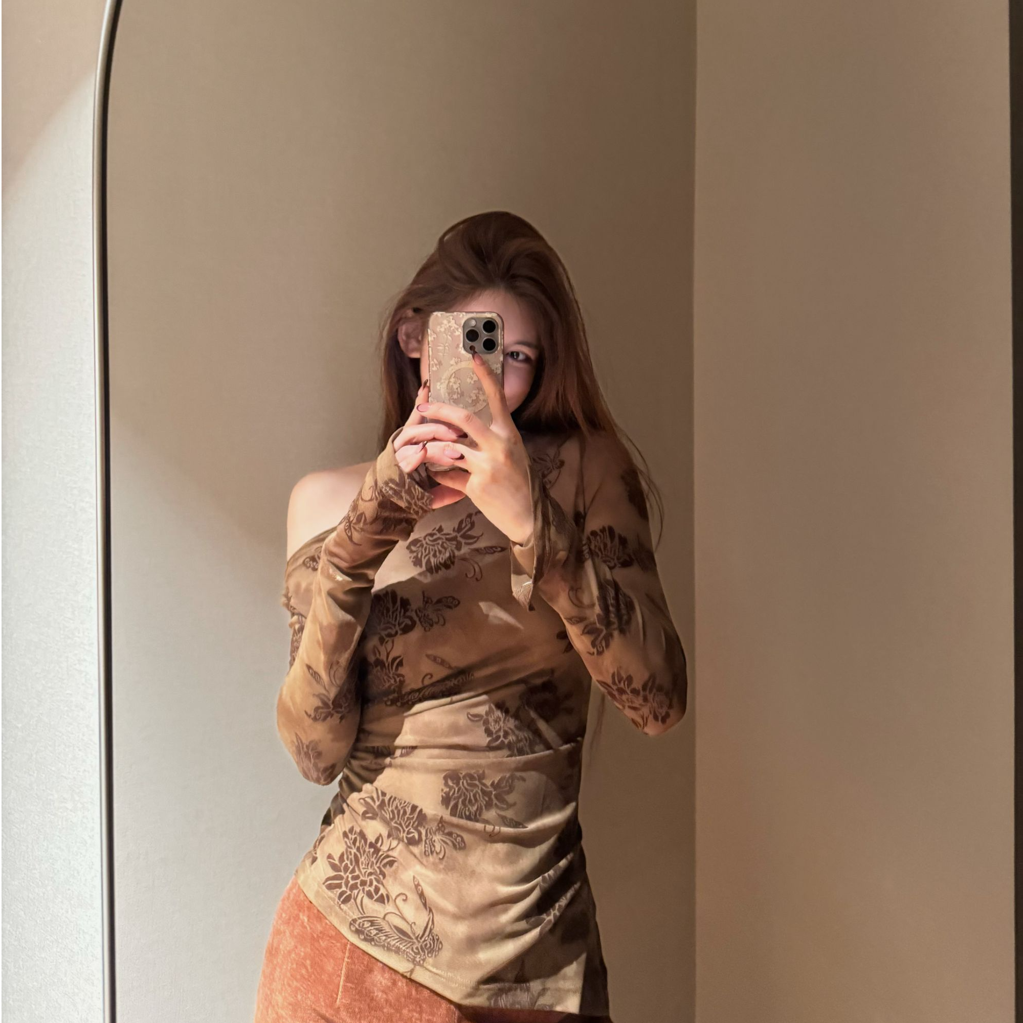 Amono-【镜花水月】提花工艺气质女人斜肩压褶打底衫