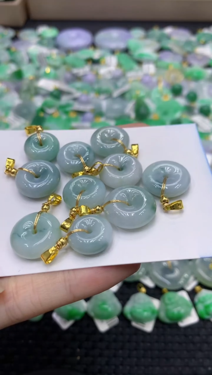 颈饰未镶嵌翡翠天然缅甸翡翠A货多样性发其一