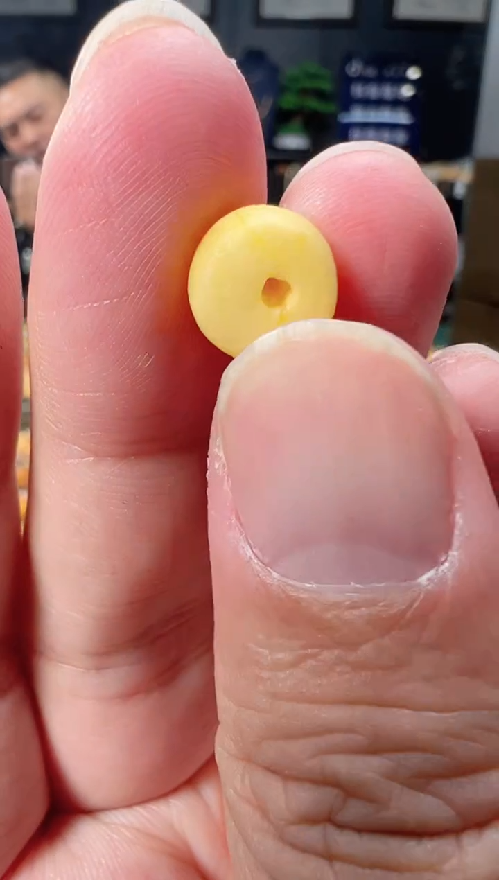 【闪购商品】琥珀裸石未镶嵌（微瑕）橘皮石膏花蜡墩子-S11