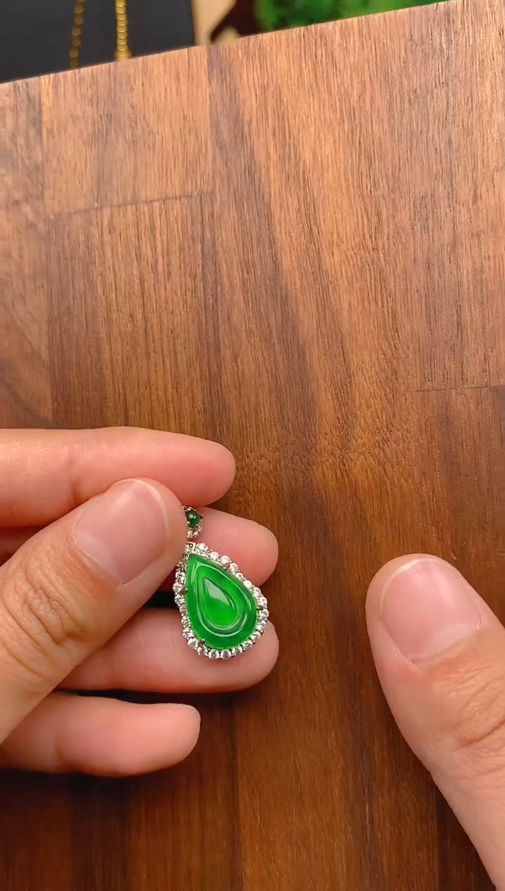 【闪购商品】翡翠吊坠(不含链)银S925镶嵌水滴吊坠