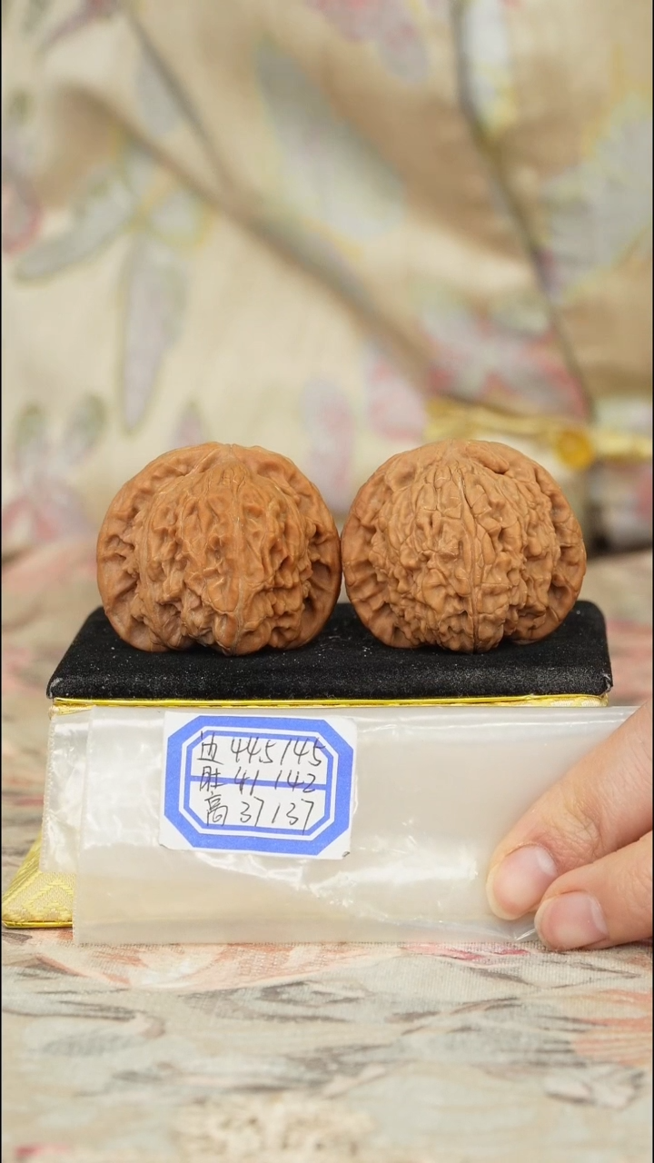 【闪购商品】文玩核桃把件白狮子