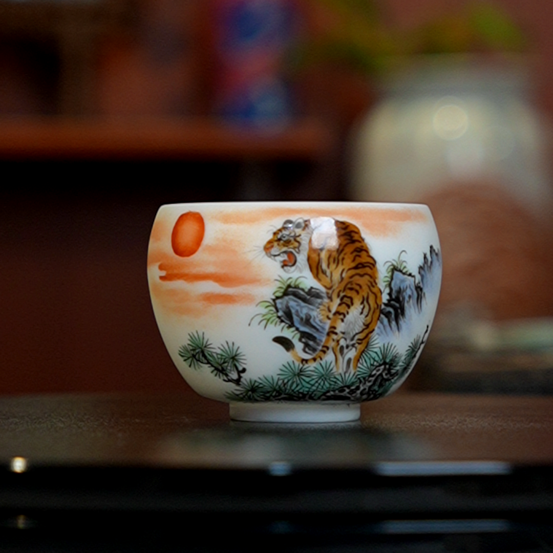 1.3/n10240/00179/林丽君/动物花卉花鸟杯/十二生肖