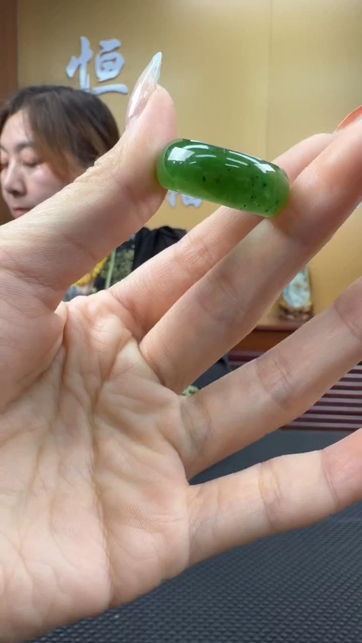 颈饰未镶嵌和田玉戒指19