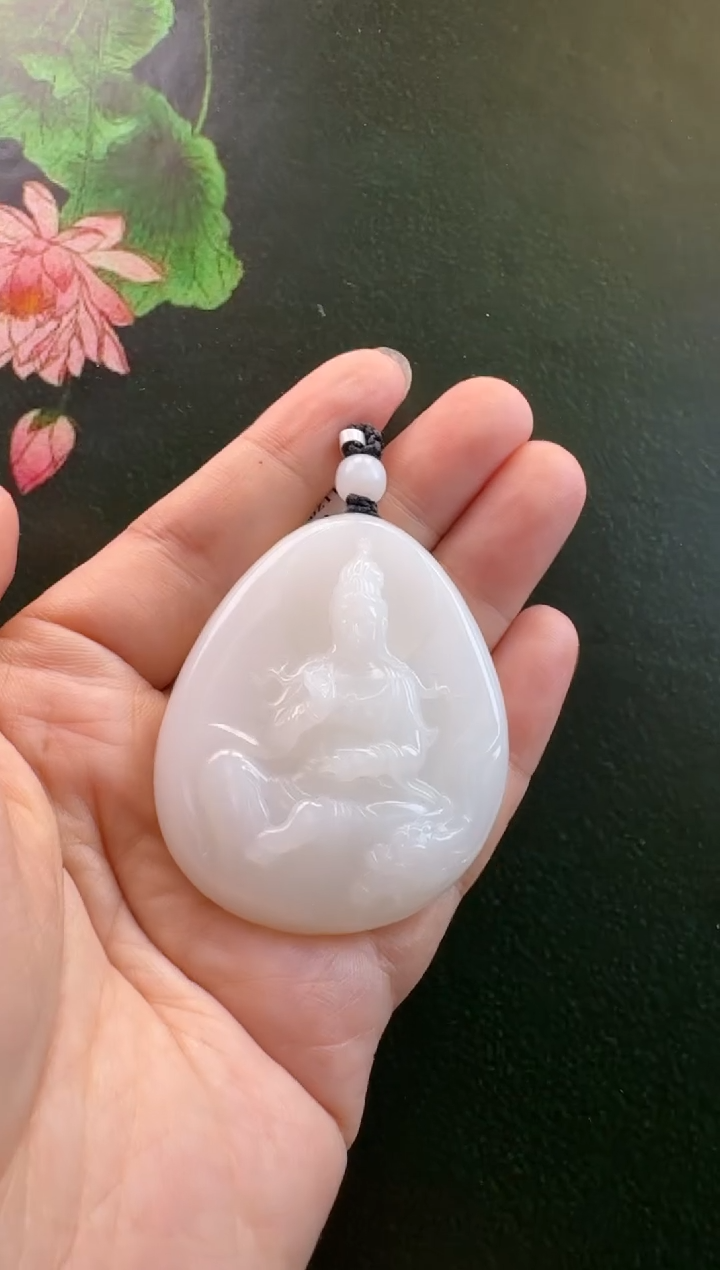 颈饰未镶嵌和田玉吊坠