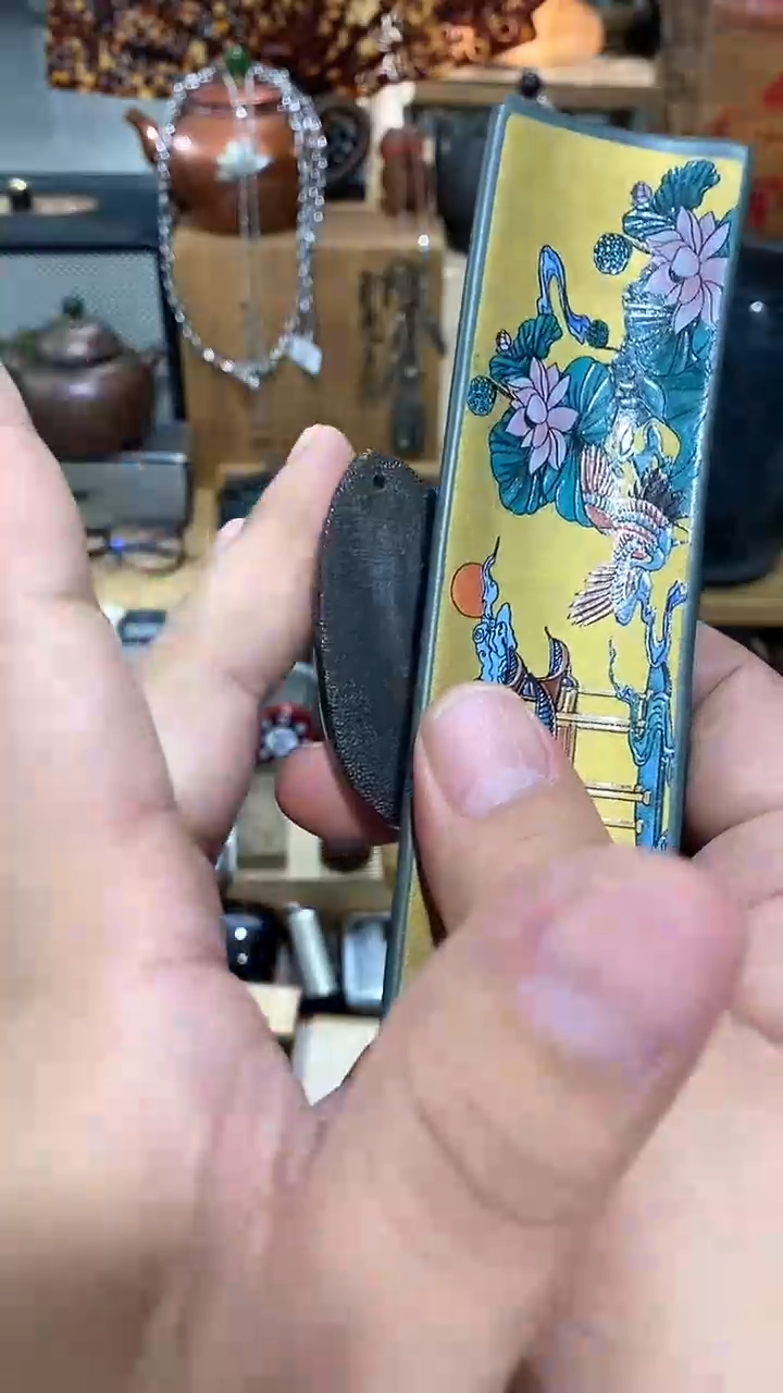 瓷片闪购商品   如图所示